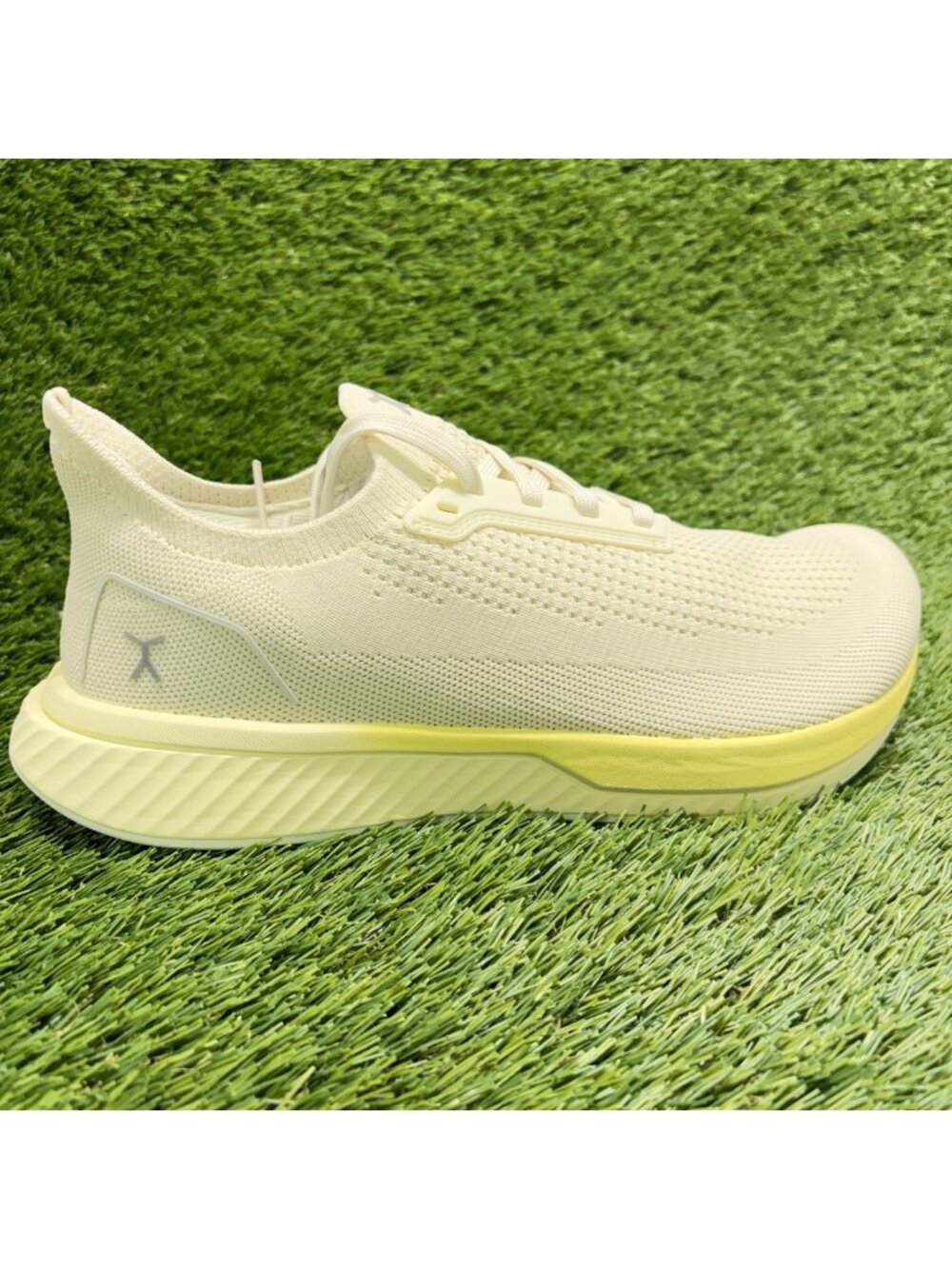 Flux Adapt Runner Cream Yellow Mens Size 9.5 Womens 11 Athletic Shoes Sneakers